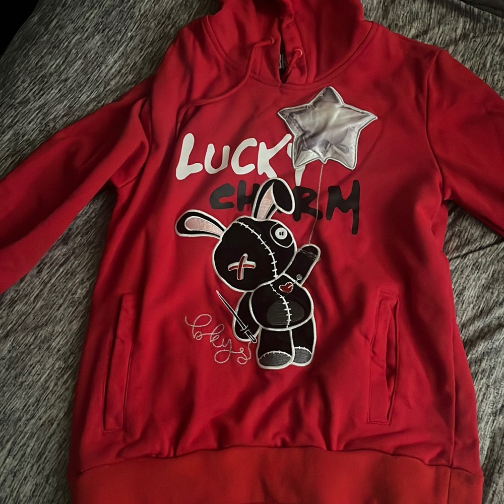 Every thing brand new i seen it wasnt my size red and black ss outfit is a set